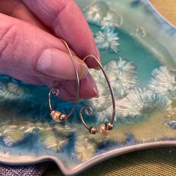 Handmade Silver Possibly Sterling Wire Earrings With Pearls - Picture 4 of 16